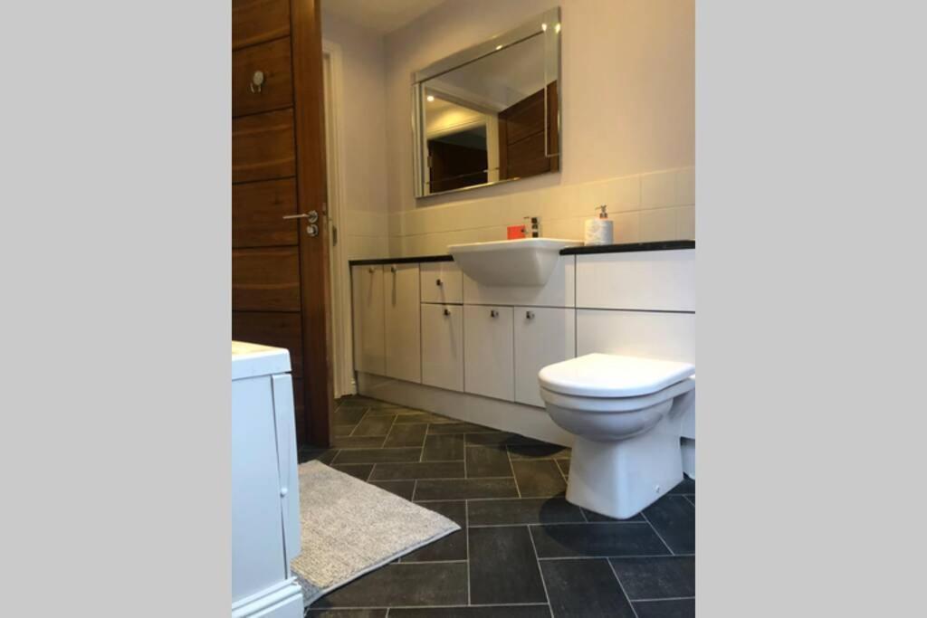 Private Coach House In Gated Apartment