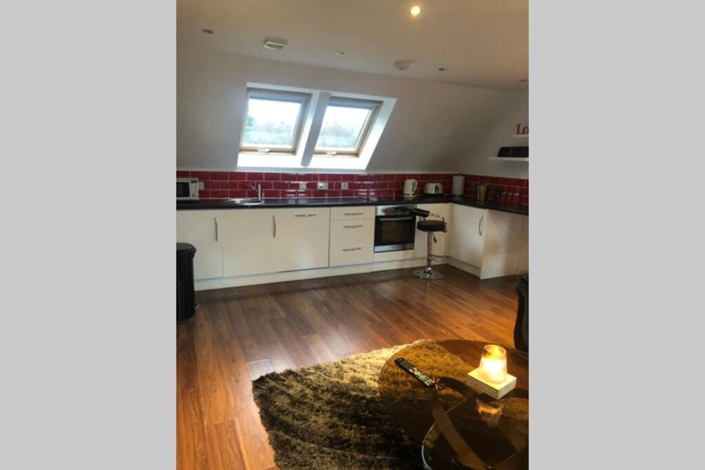 Private Coach House In Gated *