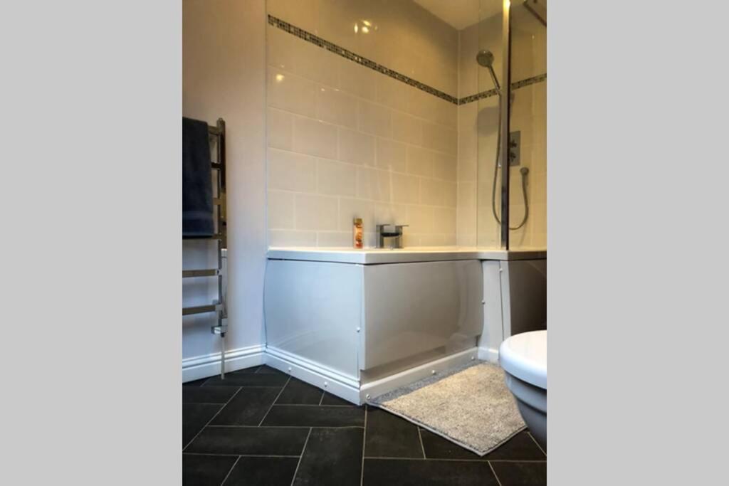 Private Coach House In Gated