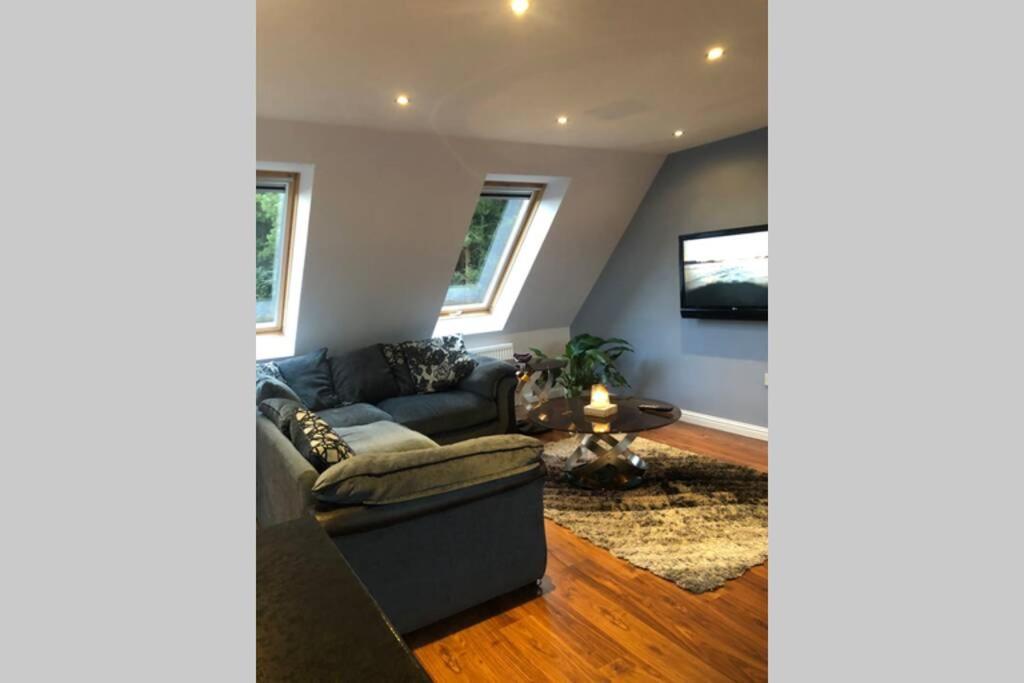 Private Coach House In Gated *