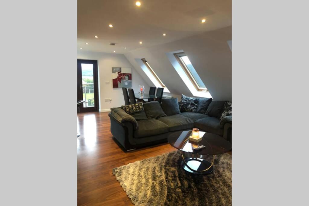 Private Coach House In Gated