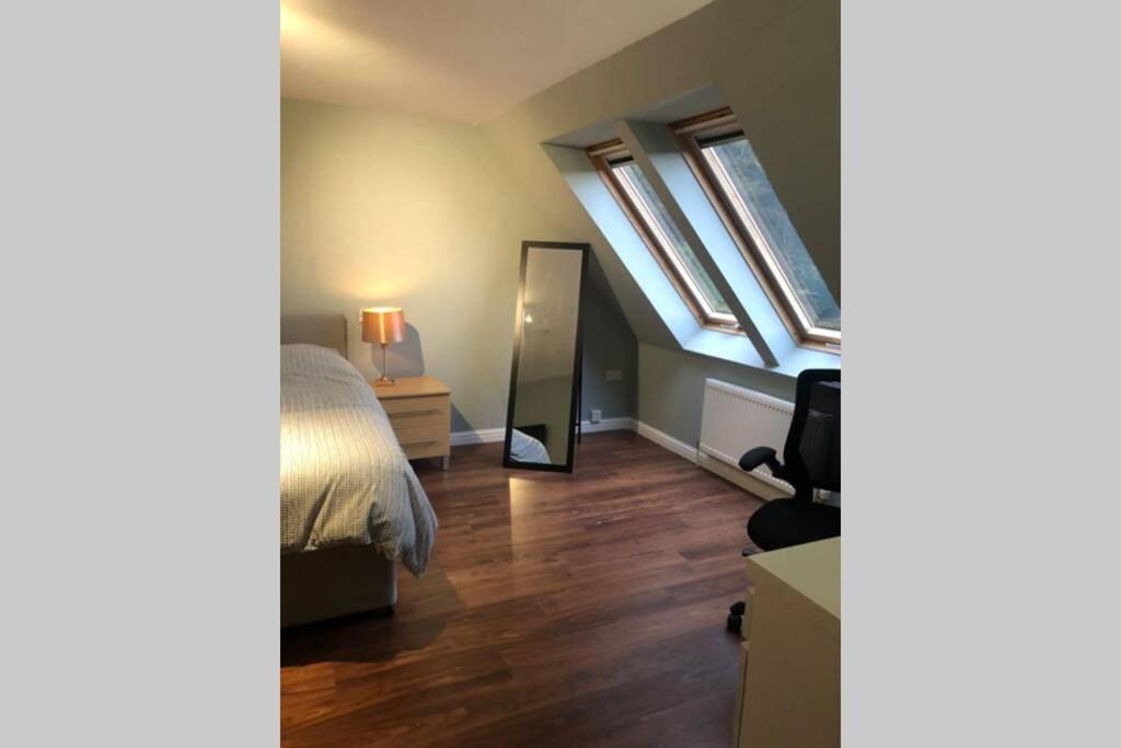 Private Coach House In Gated * Stirling