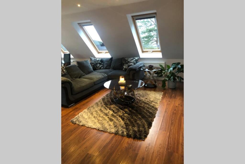 Private Coach House In Gated Apartment