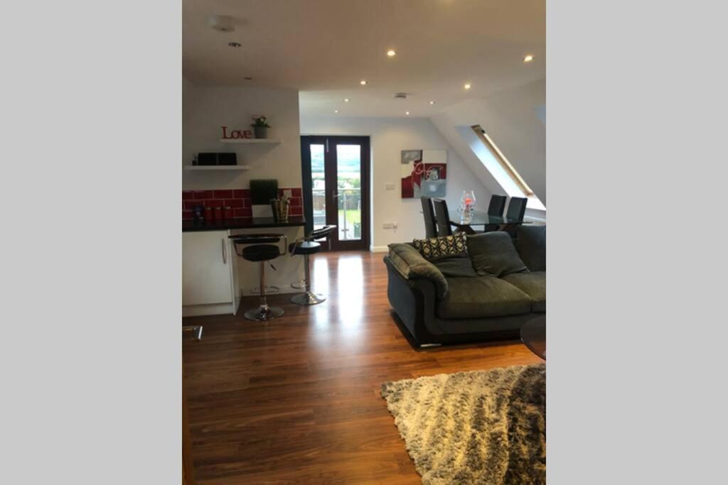 Private Coach House In Gated Stirling
